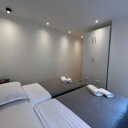 Luxury Lu سبليت